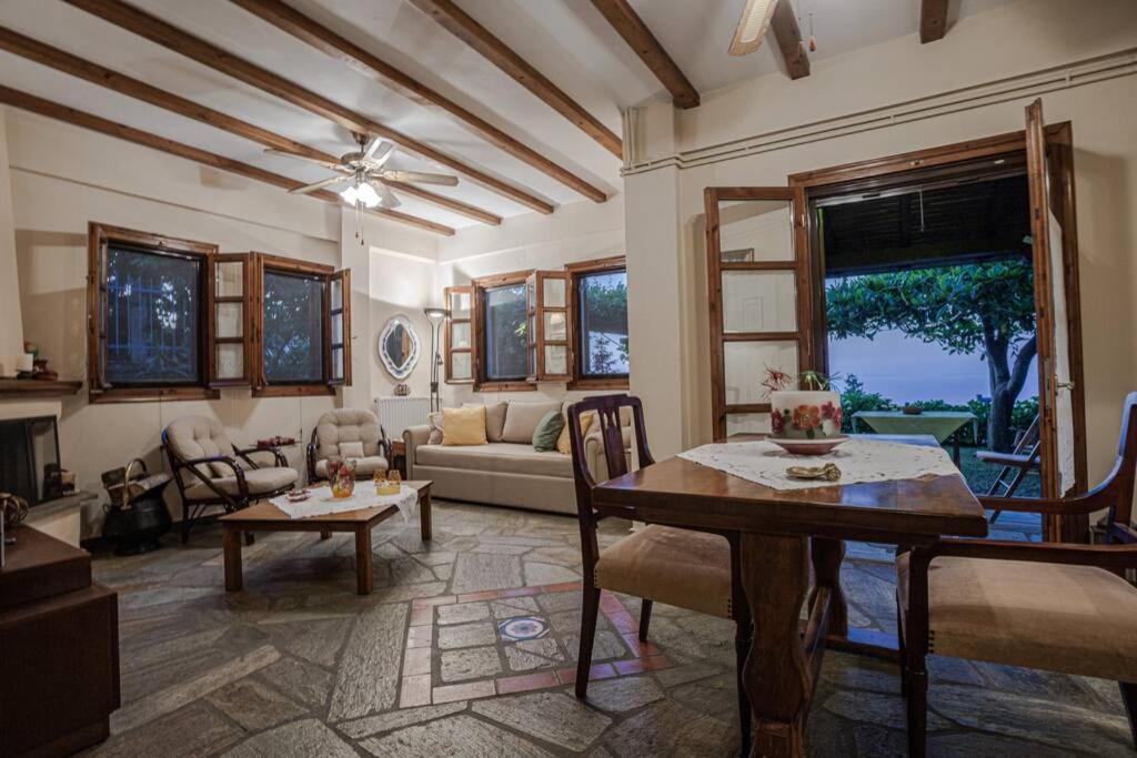 Deja Blue Villa Mourésion Екстериор снимка