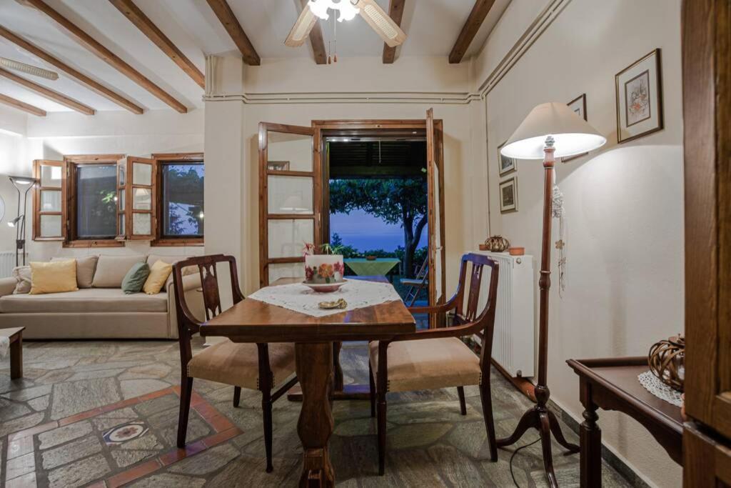 Deja Blue Villa Mourésion Екстериор снимка